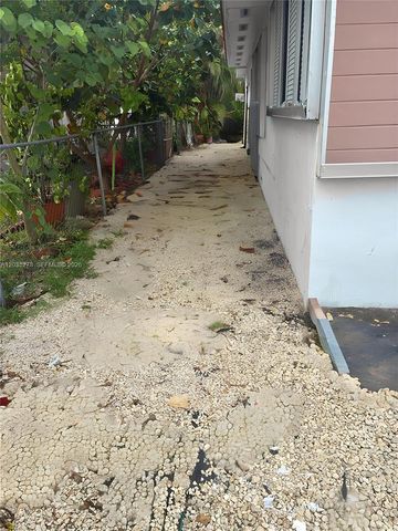 5950 NW 114th St- Efficiency 1,, Hialeah, FL 33012
