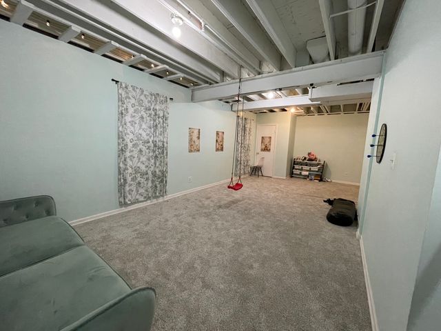 200 W Thacker Street, Hoffman Estates, IL 60169