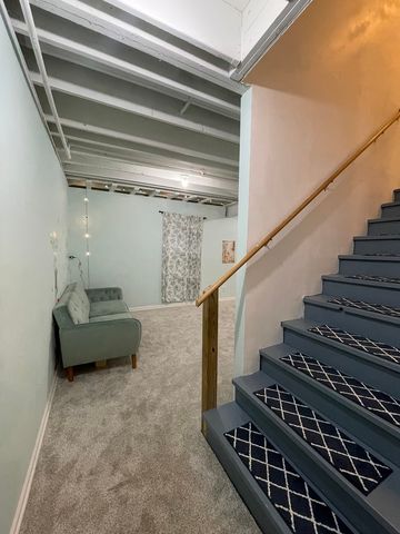 200 W Thacker Street, Hoffman Estates, IL 60169