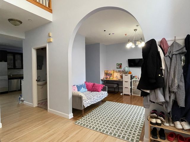 200 W Thacker Street, Hoffman Estates, IL 60169