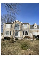 200 W Thacker Street, Hoffman Estates, IL 60169
