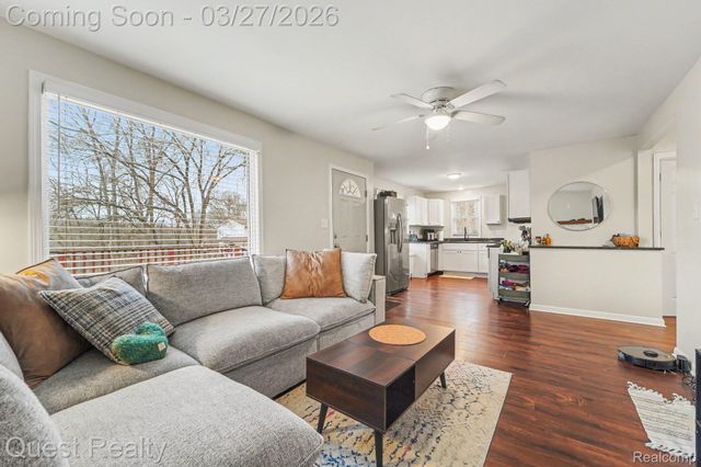 6524 Oakridge Drive, Waterford Charter Township, MI 48329