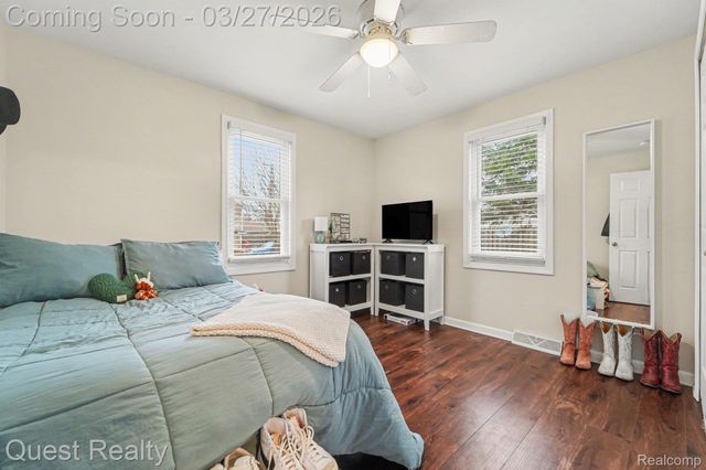 6524 Oakridge Drive, Waterford Charter Township, MI 48329