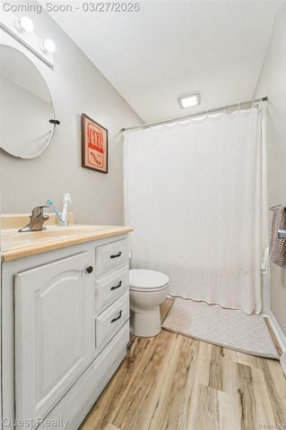 6524 Oakridge Drive, Waterford Charter Township, MI 48329