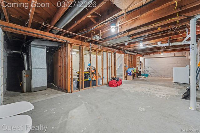 6524 Oakridge Drive, Waterford Charter Township, MI 48329