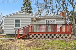 6524 Oakridge Drive, Waterford Charter Township, MI 48329