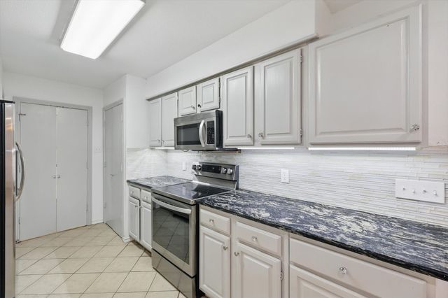 813 Leslie Lane, Coppell, TX 75019