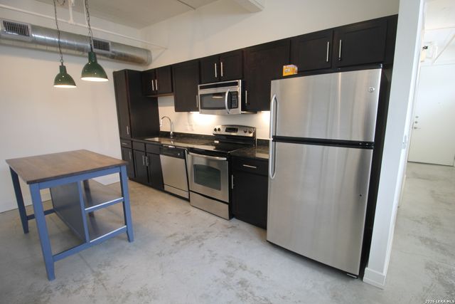1401 S Flores St Apt 216, San Antonio, TX 78204