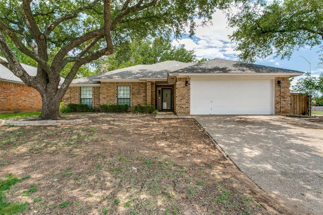 7604 Blossom Drive, Fort Worth, TX 76133