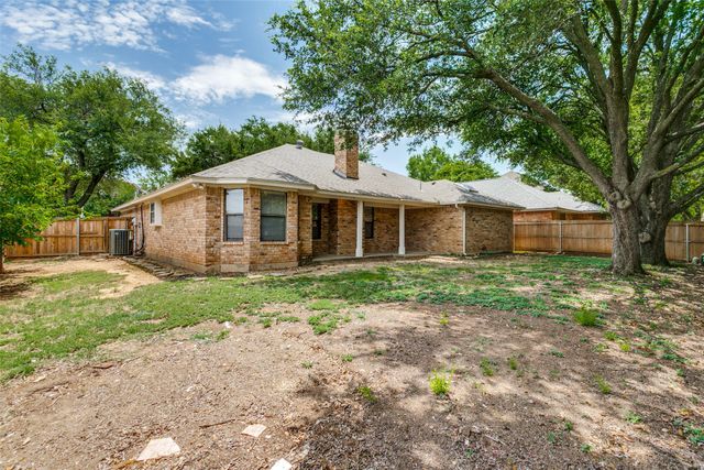 7604 Blossom Drive, Fort Worth, TX 76133