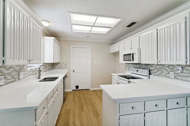 7604 Blossom Drive, Fort Worth, TX 76133