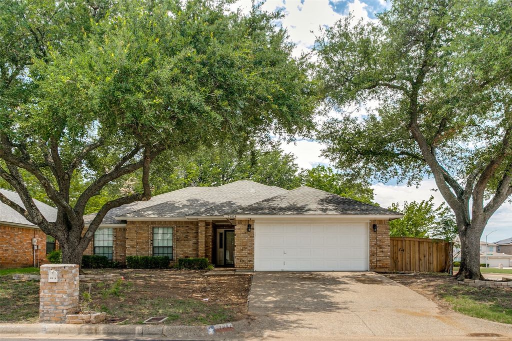 7604 Blossom Drive, Fort Worth, TX 76133