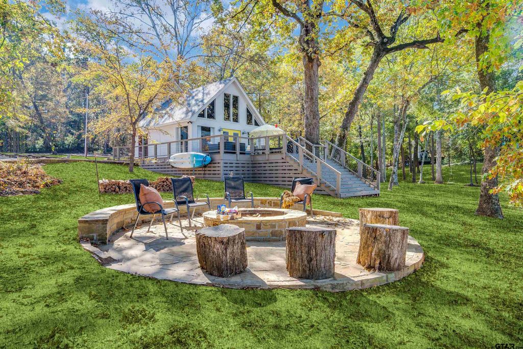 109 Barker Creek, Scroggins, TX 75480