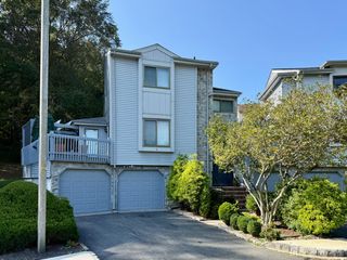 5 Viburnum Court, East Brunswick, NJ 08816