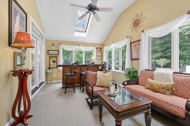 4 Newfane Road, Bedford, NH 03110