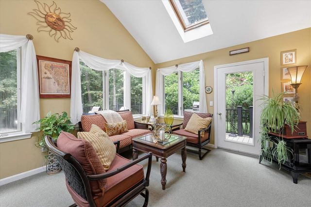 4 Newfane Road, Bedford, NH 03110