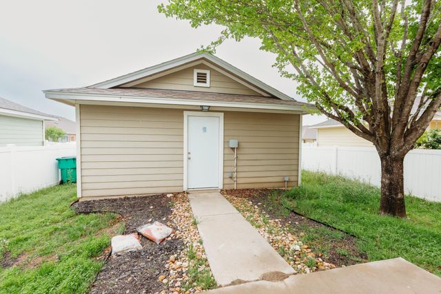 809 Craters Of The Moon BLVD, Pflugerville, TX 78660