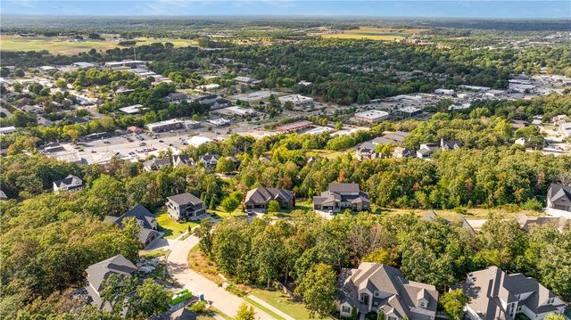 515 E Ozark View Drive, Fayetteville, AR 72703