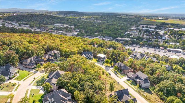 515 E Ozark View Drive, Fayetteville, AR 72703