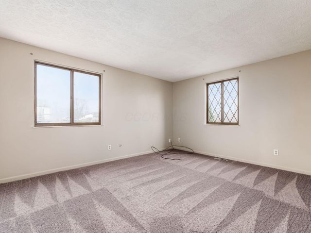 2411 Red Rock Boulevard, Grove City, OH 43123