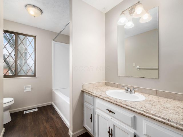 2411 Red Rock Boulevard, Grove City, OH 43123