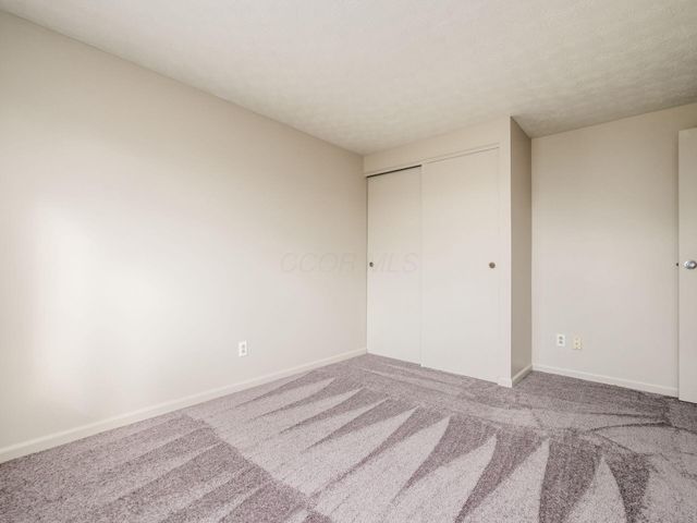 2411 Red Rock Boulevard, Grove City, OH 43123