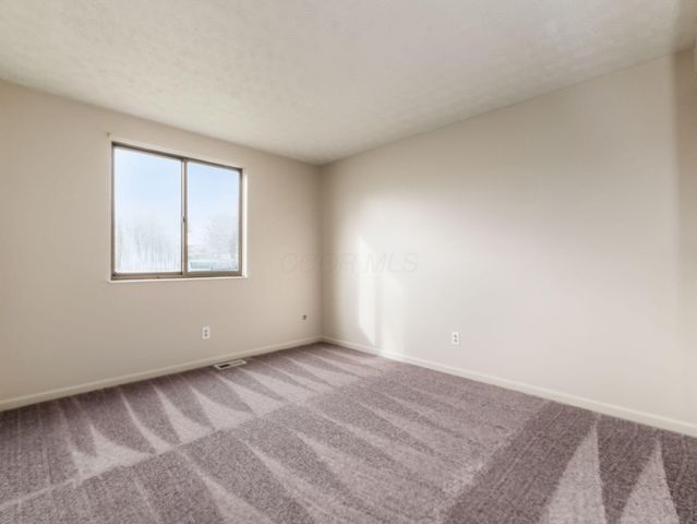 2411 Red Rock Boulevard, Grove City, OH 43123