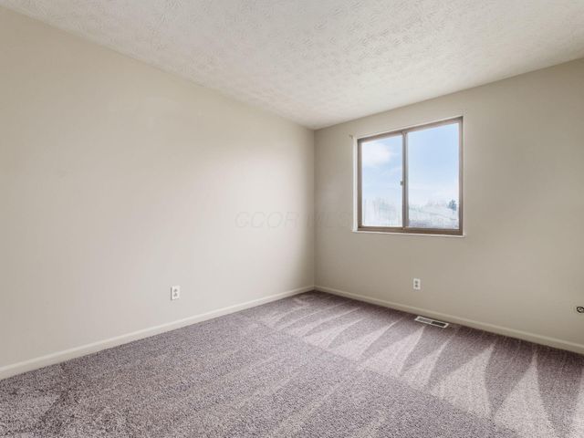 2411 Red Rock Boulevard, Grove City, OH 43123