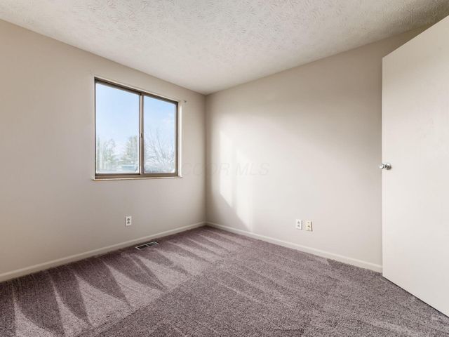 2411 Red Rock Boulevard, Grove City, OH 43123