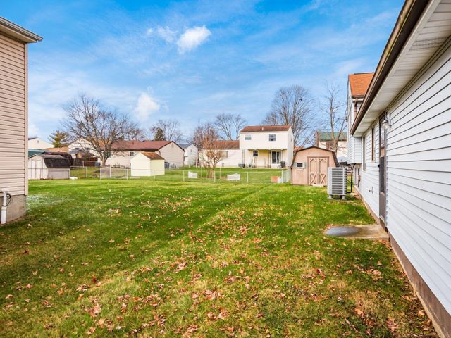 2411 Red Rock Boulevard, Grove City, OH 43123