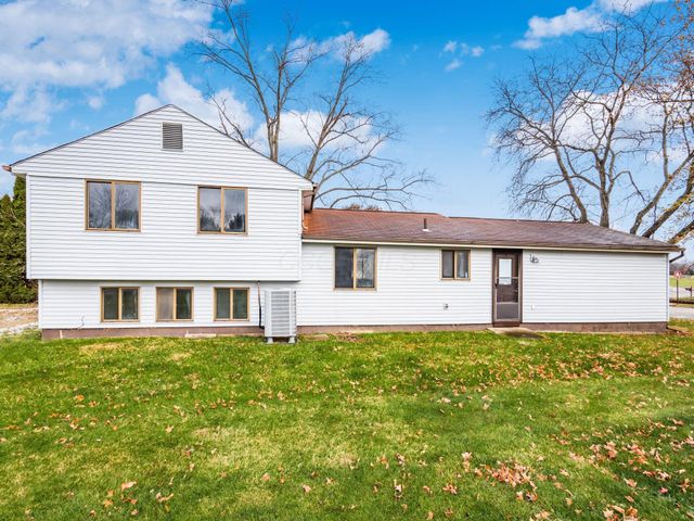2411 Red Rock Boulevard, Grove City, OH 43123