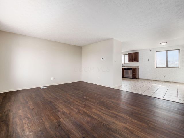 2411 Red Rock Boulevard, Grove City, OH 43123