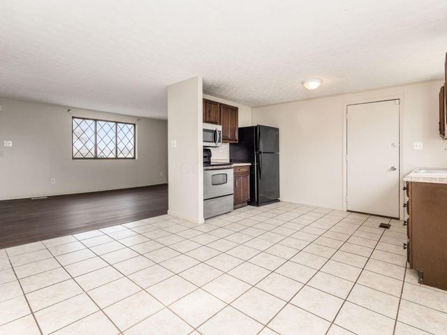 2411 Red Rock Boulevard, Grove City, OH 43123