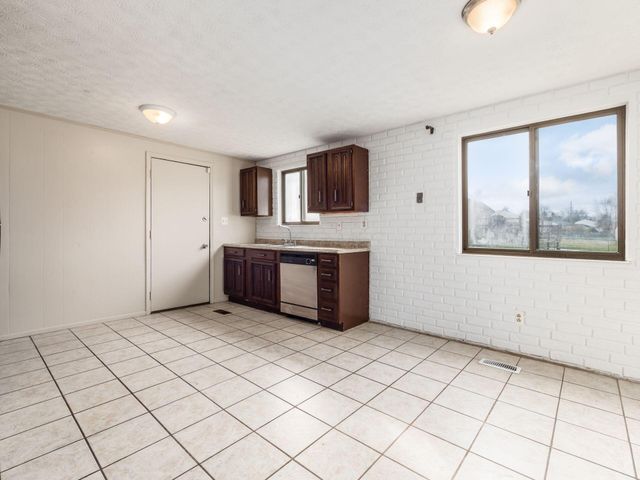2411 Red Rock Boulevard, Grove City, OH 43123