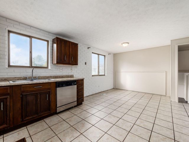 2411 Red Rock Boulevard, Grove City, OH 43123