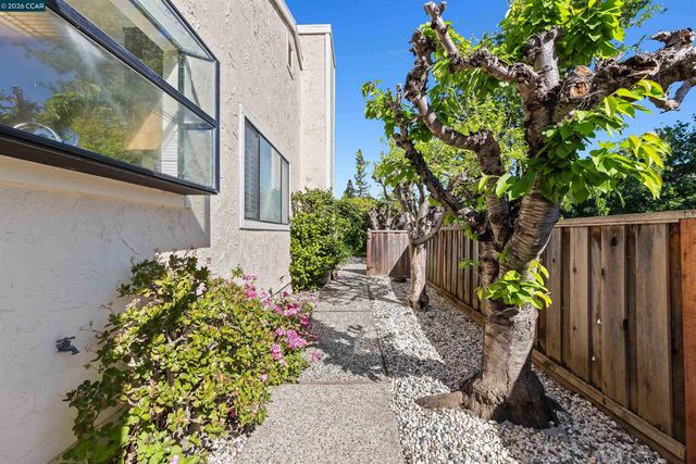 1097 Camino Verde Cir, Walnut Creek, CA 94597