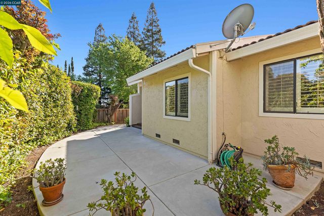 1097 Camino Verde Cir, Walnut Creek, CA 94597