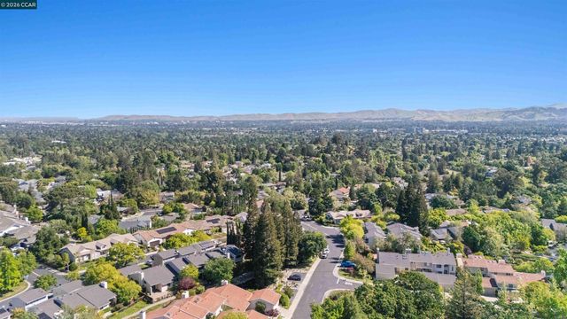 1097 Camino Verde Cir, Walnut Creek, CA 94597