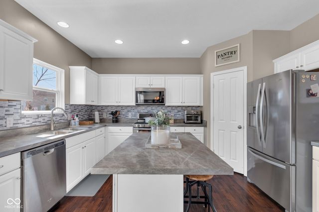 1381 Avocet Drive, Greenwood, IN 46143