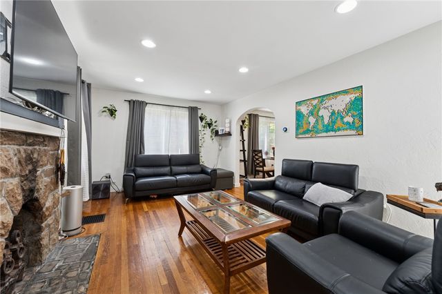 2173 Sampson St, Penn Hills, PA 15235