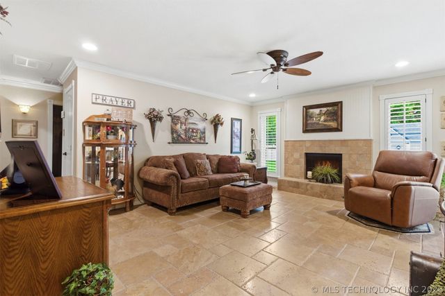 578 E 138th Place, Glenpool, OK 74033