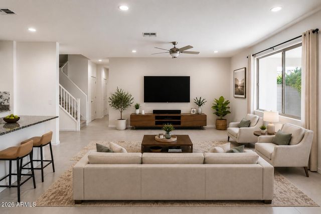 36 E CONSTITUTION Drive, Gilbert, AZ 85296