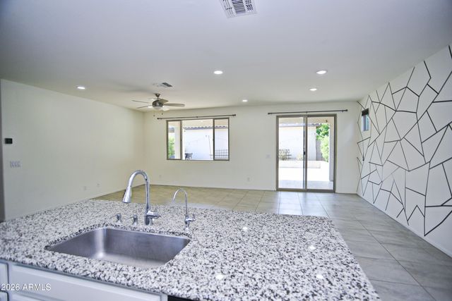 36 E CONSTITUTION Drive, Gilbert, AZ 85296
