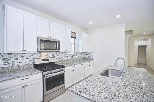 36 E CONSTITUTION Drive, Gilbert, AZ 85296