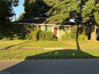 561 Rebecca Avenue, Hubbard, OH 44425