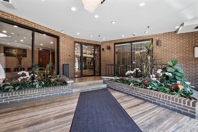 7201 N LINCOLN Avenue 403, Lincolnwood, IL 60712
