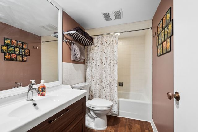 7201 N LINCOLN Avenue 403, Lincolnwood, IL 60712