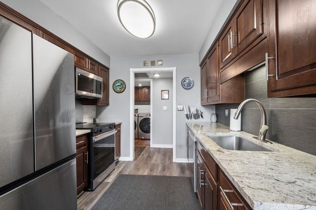 7201 N LINCOLN Avenue 403, Lincolnwood, IL 60712