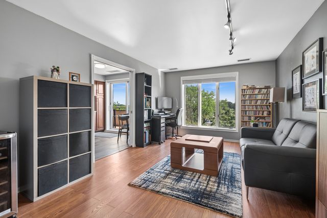 7201 N LINCOLN Avenue 403, Lincolnwood, IL 60712