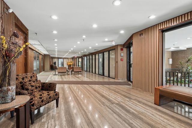 7201 N LINCOLN Avenue 403, Lincolnwood, IL 60712